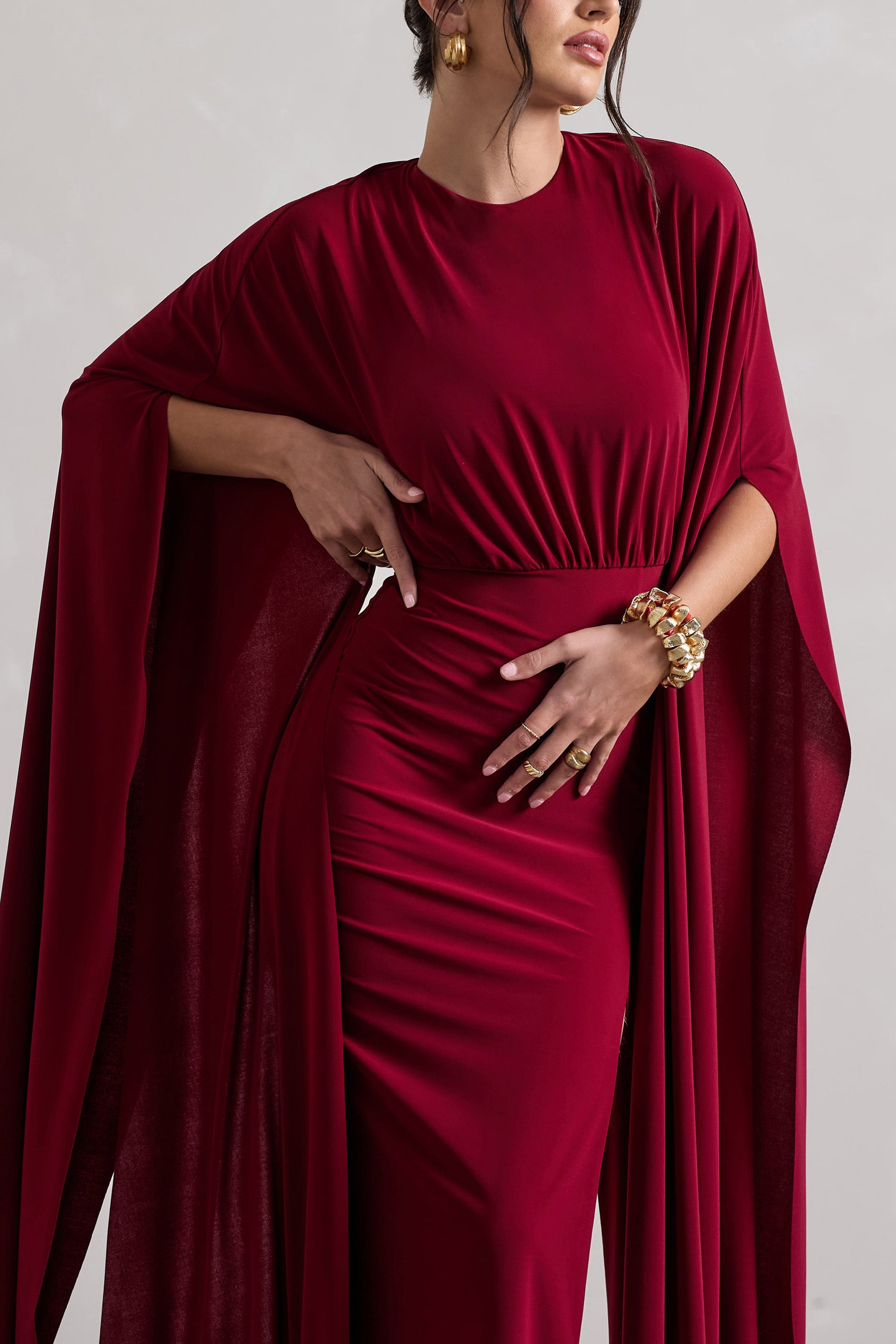 Ilaria | Berry Cape Sleeve Split Maxi Dress - Club L 
