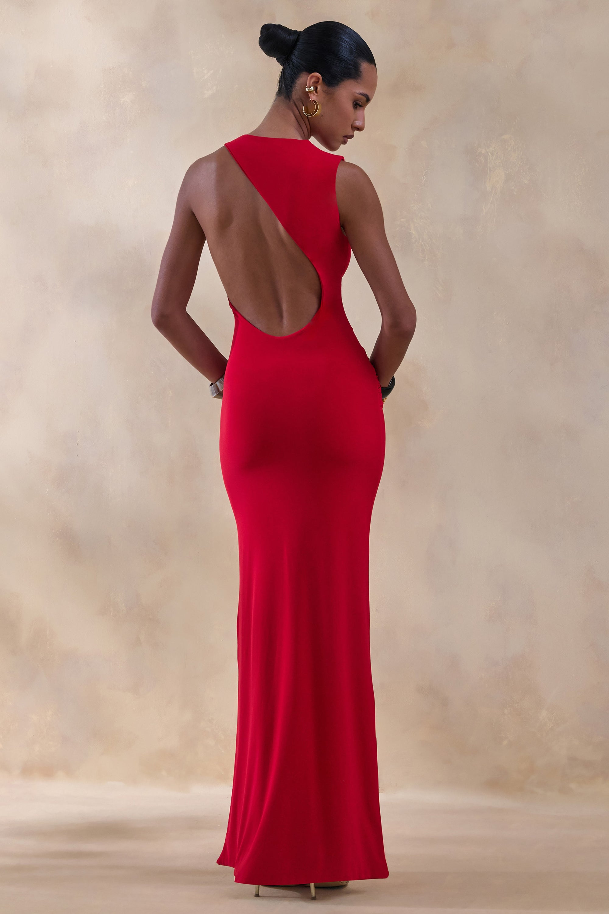 ECM_HR_CL136495004---Neile-_-Red-Crew-Neck-Maxi-Dress-With-Cut-Out-and-Sash-Details-2.jpg