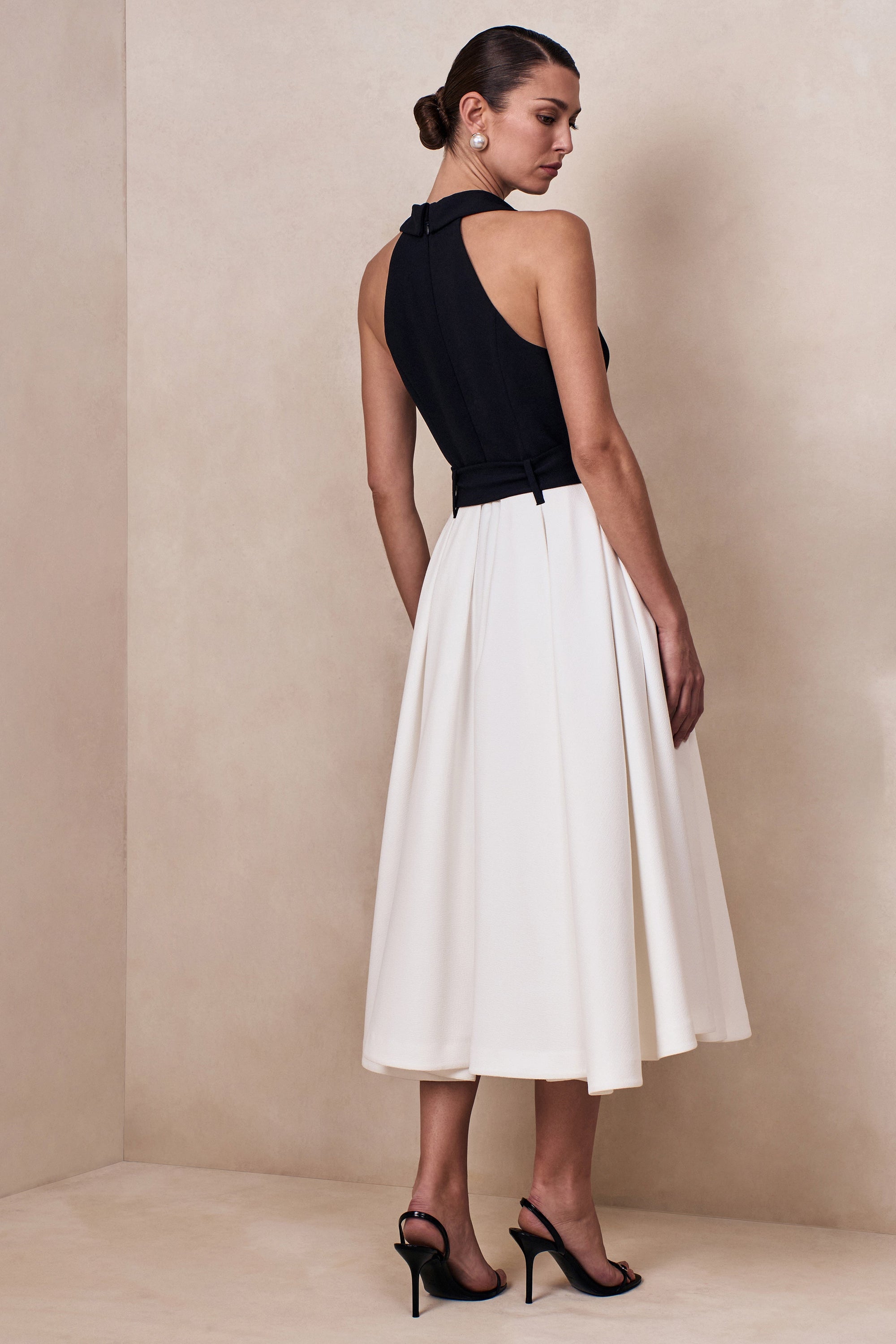 CL13747600106_ECM_CL137476001_-_Alessa___Black_White_Plunge-Neck_Tailored_Midi_Dress_07