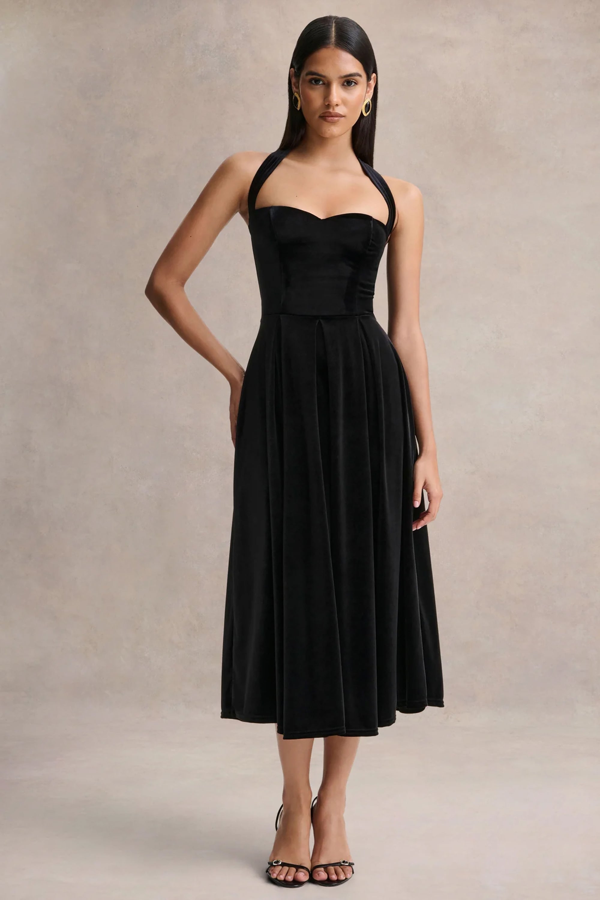 CL137524001_Esmeray-_-Black-Velvet-Sweetheart-Neck-Midi-Dress_01a.jpg
