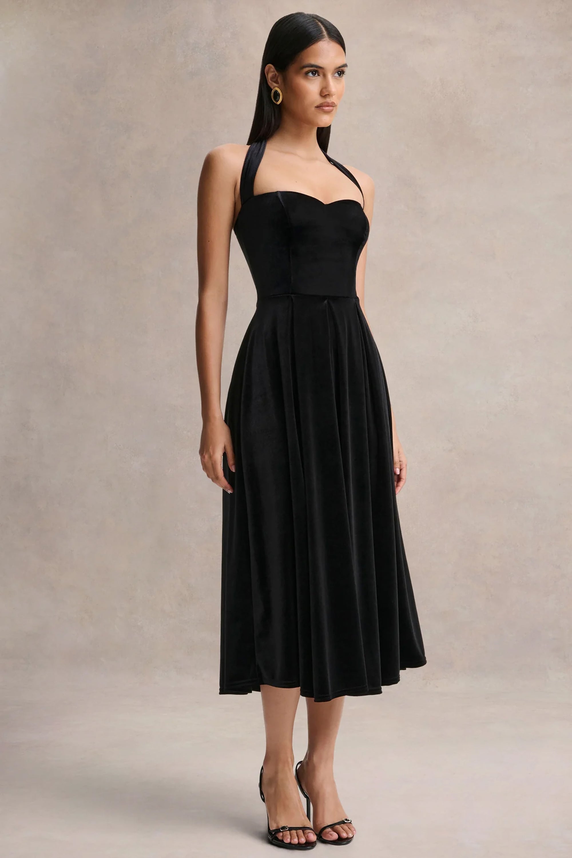 CL137524001_Esmeray-_-Black-Velvet-Sweetheart-Neck-Midi-Dress_05a.jpg