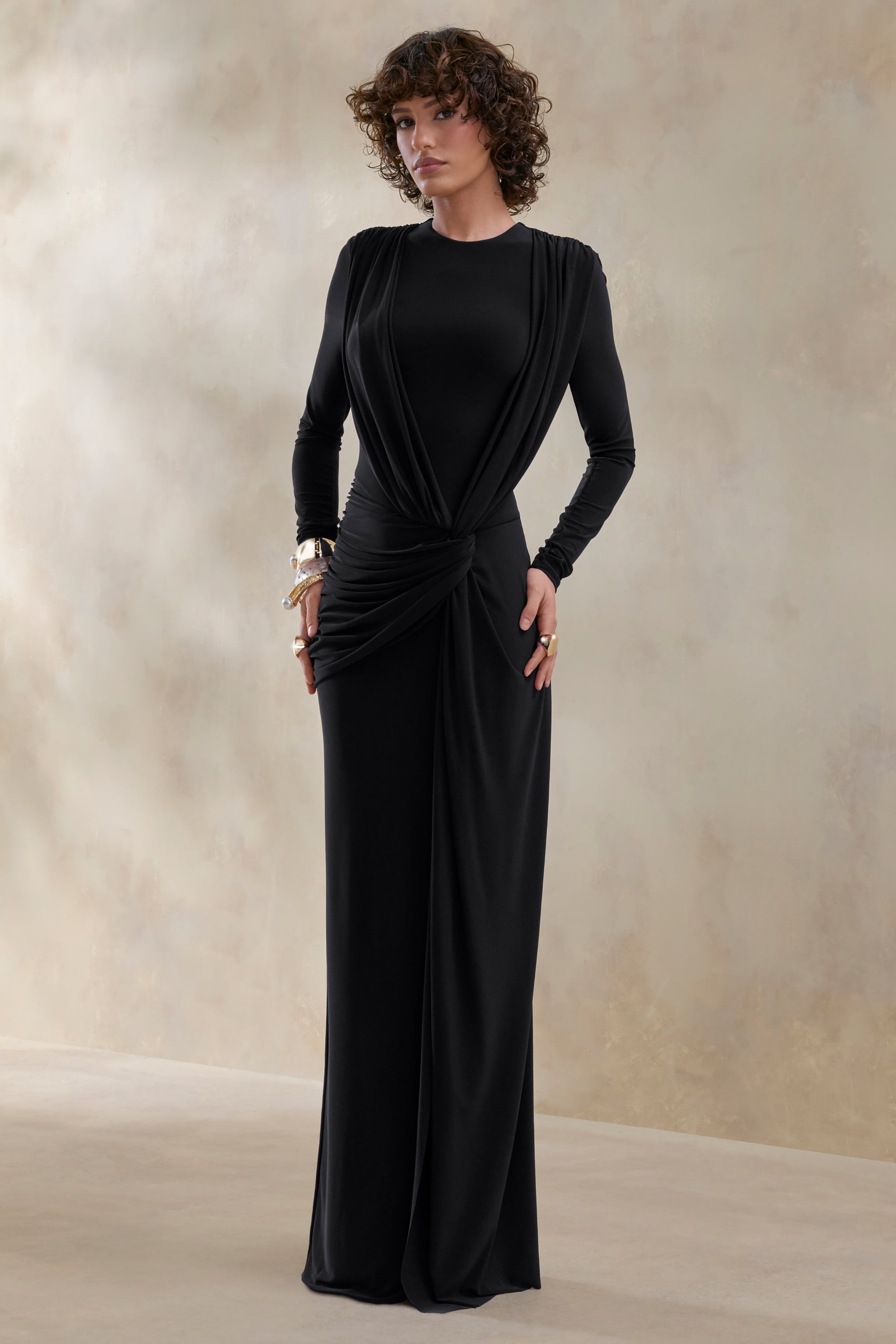 ECM_CL137679001---Desirelle-Black-Crew-Neck-Maxi-Dress-With-Gathered-Detailing_05.jpg