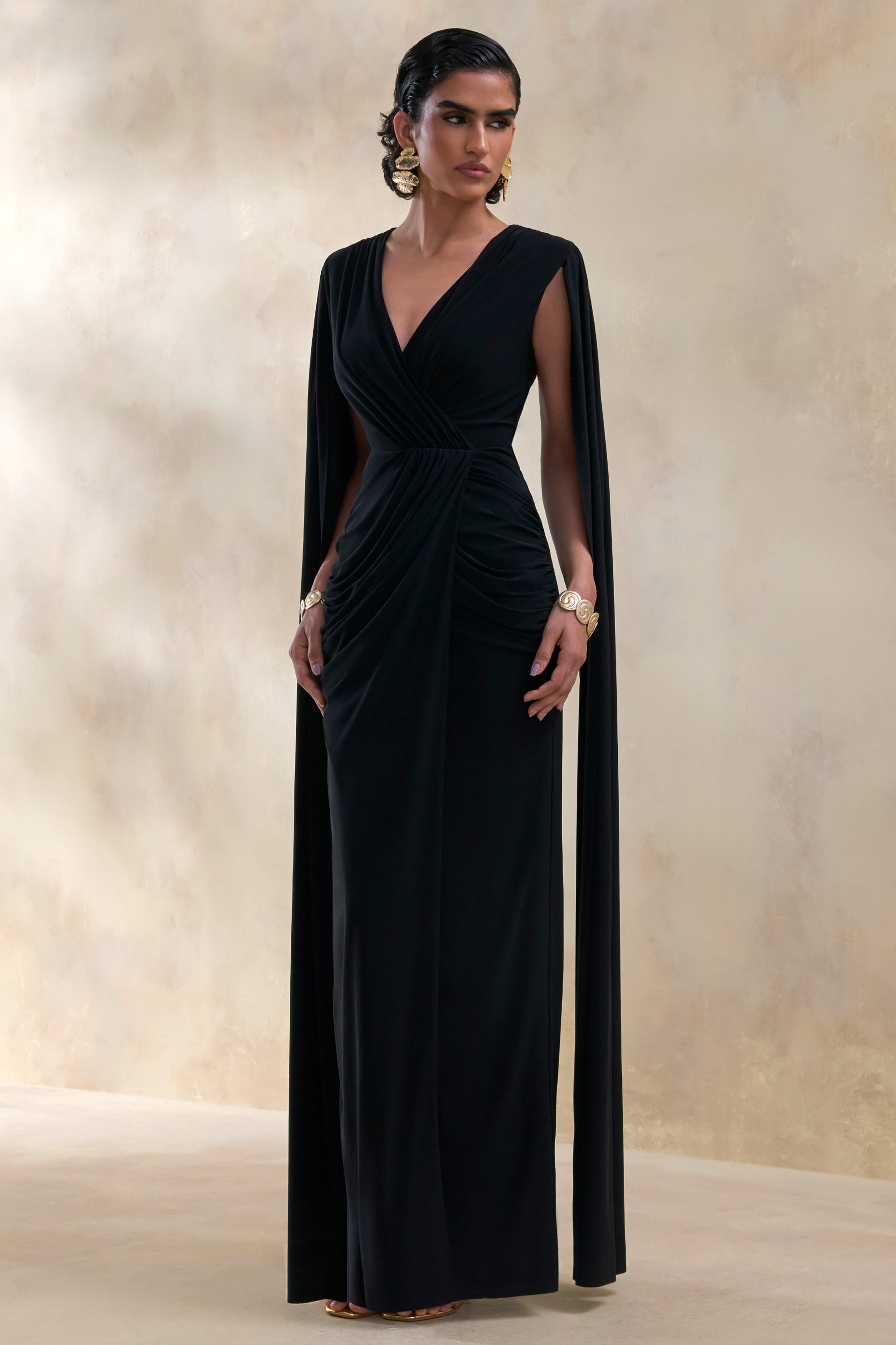 ECM_HR_CL137702001---Ulissia-_-Black-V-Neck-Maxi-Dress-With-Cape-Sleeves-2.jpg